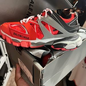 Balenci track runners